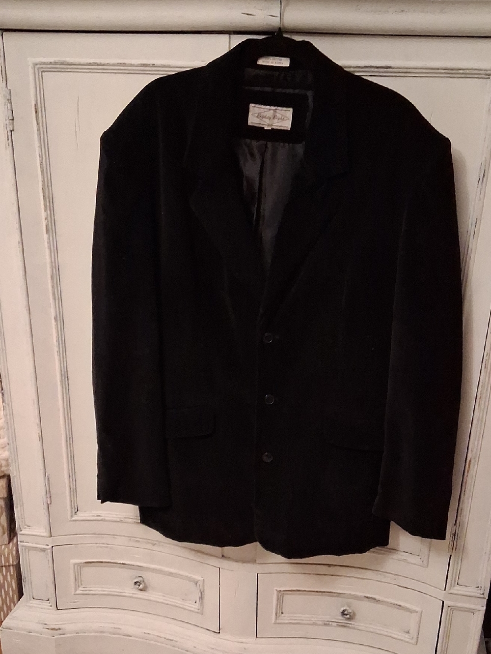 Eighty Eight Men's Black Velvet Blazer - Three-Button Sport Coat